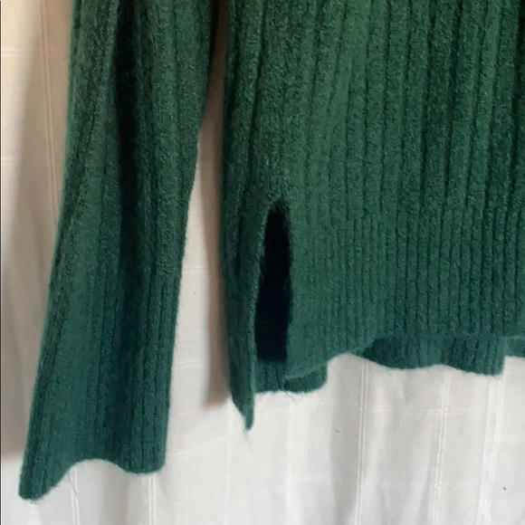 Old navy plush green sweater - Picture 2 of 4